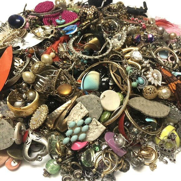 1 Pound Single Earrings Lot Craft Junk Broken - Picture 3 of 8